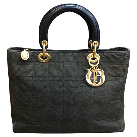 borsa cabas lady dior in agnello|Borsa a tracolla Cannage Lady Dior mini in pelle di agnello con .